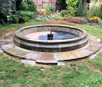 King landscapes photo of traditional round pond